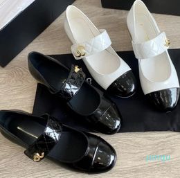 Dress Shoes Designer Ballet Shoes Spring and Autumn Pearl Gold Chain Fashion new flat boat shoes Women Lazy dance Loafers Black women's shoes Size