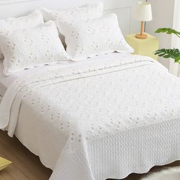 Elegant Classical Plum Floral Embroidery White 3Pcs 100%Cotton Quilted Bedspread 2Pillow shams Decorative Bed Coverlet 231222