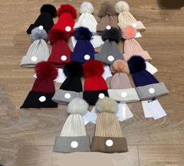 Designer France Skull Caps Embroidered Badge Women039s Stripe Small Fragrant Wool Hat Men039s Thickened Warm Winter hat Coup7558866