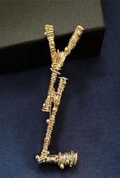 Fashion Designer Brooch Pins Men Women Brand Luxury Gold Letter Brooch Pin Suit Dress Pins For Lady Designer Jewellery Womens 47CM 31657106