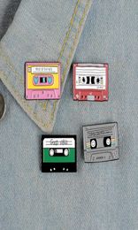 Creative European Cartoon Brooch Whole Enamel Tape Design Student Badge Christmas Gift Unisex Music CD Brooches Pins Ornaments2846342
