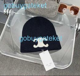 Luxury Hat Designer Knitted Beanie Hats Winter Cap Women's Woolen Letter Cl Autumn/winter Fashion Brand Hip Hop Thickened Men's Hat 4 MDG8