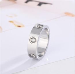 2021 Luxury designer Jewellery Love Ring women men rings stainless steel Custom couple Wedding party friends silver rose gold diamon2872544