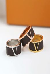 2021 Stainless Steel Band Rings Women Fashion Designers Flower Leather Letter Ring Mens Jewellery Size 693112600