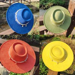 Berets 9.5 CM Big Brim Retro Nubuck Leather Fedora Hat For Women Men Pearl Chain Flat Top Autumn Winter Wide Luxury British