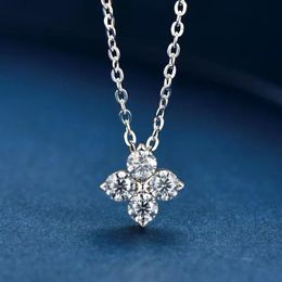 Pendant Necklaces Trendy 0 4ct D Colour VVS1 Moissanite Clover Necklace For Women 925 Sterling Silver Diamond Flower GiftPendant Pe317J
