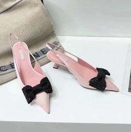 Mium sandali con papillon di lusso petite tacco medio tacchi alti raso di seta fiocco a punta strass nero rosa moda festa ufficio carriera formale