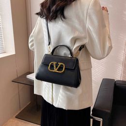 and Elegant Solid 2013 New Flip Square Lock Versatile Women's One Shoulder Oblique Cross Four Seasons Commuter Bag