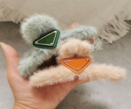 Triangle Badge Clamps Soft Fur Claw Clip Design Letter Printed Hair Clip Elastic Furry Clamp For Women2664966