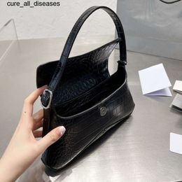 2024Crocodile skin underarm bag Autumn Winter Women Handbag Brand Luxury designer shoulder Black Leather Purse