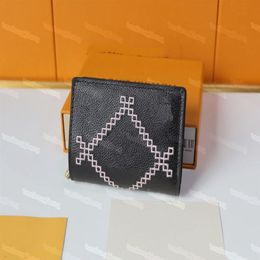 Fashion top quality men and women Wallet Card Leather Designer famous brand short European and American style with box size 11-8 5188O