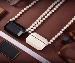 2022 Brand Fashion Jewelry Women Thick Pearls Chain Necklace Party Earphone Box Design Necklace White Black Resin Luxury Pendant2059986