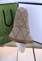 Designer Bucket Hat Fashion Khaki Caps Letter Lattice Design for Man Woman Four Seasons General 2 Styles Top Quality8224113