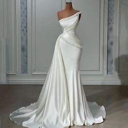 2024 Sexy Wedding Dresses Bridal Gowns Crystal Beads Pearls Mermaid Sleeveless One Shoulder Satin Custom Made Country Plus Size Sweep Train Overskirts