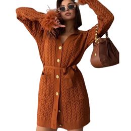 24SS FW Women Sweaters Designer Tops Letter Buttons Cardigan Tops Runway Brand Designer Crop Top Shirt High End Elasticity Outwear Knitwear Long Jackets Sexy Dress