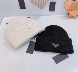 Designer Woollen Knitted Hat Fashion Winter Beanie Cap Classical Skull Caps for Man Woman 6 Color2690451