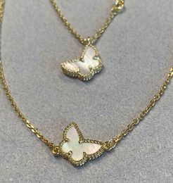 2021 New arrival V gold material butterfly shape bracelet and necklace with white shell for women engagement Jewellery gift 4299063