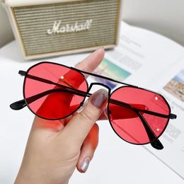 Fashionable oval lens sunglasses women's metal frame luxurious designer yellow red UV400 protective outdoor glasses 231226