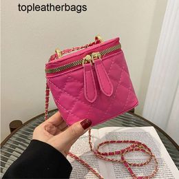 Square bucket bag women's bag 2022 new fashion Lingge chain messenger bag versatile ins super fire small square bag