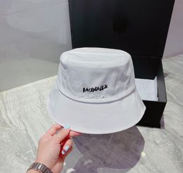 Letter Print Classic Cheque Pattern Sun Protection Basin cap Luxurys Designers Hats bucket hat Two sided Wearable accessories cap f4344760