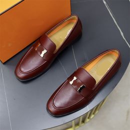 Luxury men's high-end leather shoes. Large size men's shoes, Men's fashion casual leather shoes Distinguished big-name luxury elements top luxury