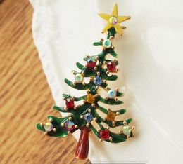 Christmas Tree Pin Brooch Lovely Style Gold Plated Alloy Enamel Rhinestone Star9536522