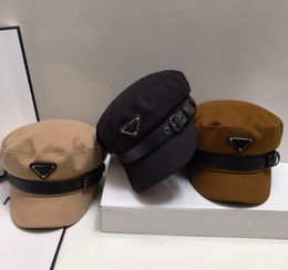 Drop Ship Fashion 21SS Beret Hat With Belts For Women Simple Designer Newsboy Hats Metal Triangle Black Berets Flat Top Caps6036172