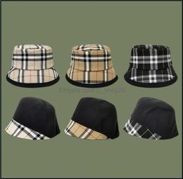 Wide Brim Hats Caps Hats Scarves Gloves Fashion Accessories 21Ss British Style Classic Grid Pattern Bucket Designers Charm Women S6981844