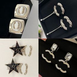 Einfache Designer-Ohrstecker, Kristall-Perlenohrring, vergoldet, Markenbrief, Messing, Kupfer, Ohrstecker, Voguish-Frauen-Ohrring, Hochzeit, Party, Schmuck