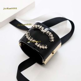 Bangle Exaggerated Atmosphere Luxury Acrylic Small Incense Double Wear Leather Rhinestone Card Buckle Type Womens Decorative Bracelet 2024 Gift Jewel Dr3l UW19