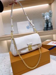 Clutch Bag Women's Travel Bag Purse Large Capacity with letters 22cm Designer chain Bag Mini Dumpling Bag Makeup woman's purse Print lock