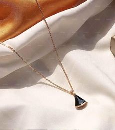 Light luxury Designer Brand Necklace Women039s Fashion Minority Highgrade Fanshaped Small skirt clavicle chain Holiday gift f6754418