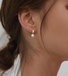 French Retro Tiny Hoop Earrings For Women Single Pearl Small Round Minimal Geometric Hoops With Charms Huggie4241392