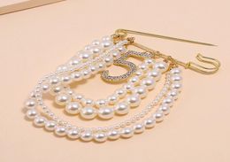 Women Rhinestone Number Brooch Pearl Tassel Chain Brooch Suit Lapel Pin Fashion Jewelry Accessories for Gift Party6674082
