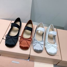 2024 Balletto piatto Parigi Balletto Designer Scarpe da ballo professionali Ballerine in raso Piattaforma mm Bowknot Bocca poco profonda Scarpa singola Sandali piatti da donna Scarpe da ballo 35-40