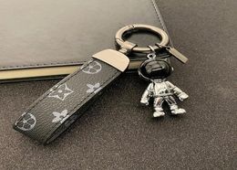 Designers keychain trend old flower highend keychains simple leather pendant personalized astronaut key chain ring9932141