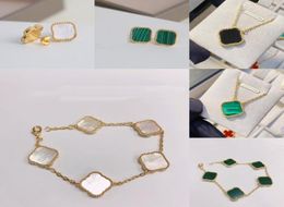 Designer Clover Stud Earrings Charm Bracelet Women Love Pendant Necklaces Screw Party Wedding Earring Couple Hift Fashion Luxury J4881356