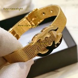 Bangle 19Style Luxury Fashion Letter Designer Mens Bangle Women Bracelets Brand Letter Jewellery Accessory High Quality 2024 capsmens bracelet designer Jewellery