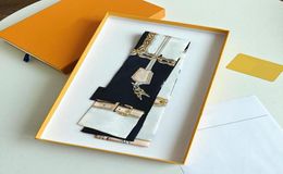 Luxury Designer Design Woman039s Scarf Fashion letter copy Handbag Scarves Neckties Hair bundles 100 silk material Wraps s6531913