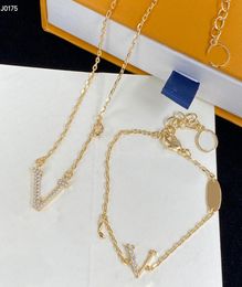 Designer Necklace Gold Chain Letters Pendant Bracelet Letters Necklaces Set For Women Men Wedding Party Lover Gift7340694