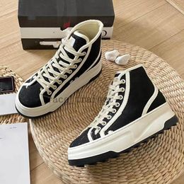 Designer womens fashion Platform Casual Shoes Bee Ace Sneakers Trainers Embroidered Black White Green Stripes walking Mens Women 1977s Screener sneakers 08