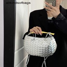 BottegaaVeneta Sardine Bag Tangzhu Niche Design Woven Womens 2024 New Fashion Handbag Popular Versatile Messenger