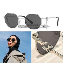 Designer women chain rectangular metal sunglasses simple and luxurious women metal frame V-character logo on temples VA2040 travel and vacation Sonnenbridge