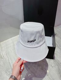 Letter Print Classic Cheque Pattern Sun Protection Basin cap Luxurys Designers Hats bucket hat Two sided Wearable accessories cap f4821738