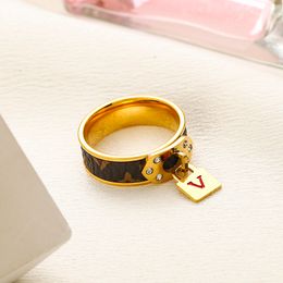 Designer Branded Letter Band Rings Women 18K Gold Plated Faux Leather Stainless Steel Love Wedding Gifts Jewellery Supplies Ring Fine Carving Finger Ring Size 6 7 8