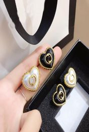 2 Colors Womens Brand Designer Earrings Stud Ear Cuff Women Elegance Temperament Simple Ladies Copper Wedding Party Jewelry Access4120460