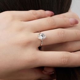 Cluster Rings Karachis Japanese And Korean Light Luxury S925 Sterling Silver Ring With High Quality Zircon Inlay Exquisite Temperament