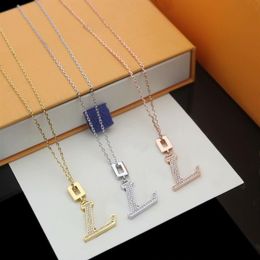 Europe America Fashion Style Men Lady Womens Gold Silver-color Metal Engraved V Initials Setting Full Diamond Pendant Necklace Q93221u