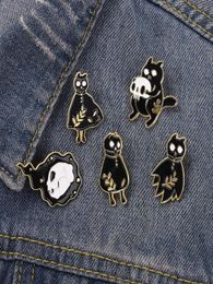 Skull Ghost Cat Shape Clothes Brooches Halloween Day Series Alloy Lapel Pins Unisex Enamel Cartoon Bags Shirt Cowboy Badge Europea4962061