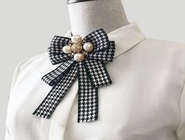 Women Big Bowknot Plaid Bow Tie Brooch with Vintage Accessories Ribbon Bowknot Brooch Suit Lapel Pin for Gift Party9297331